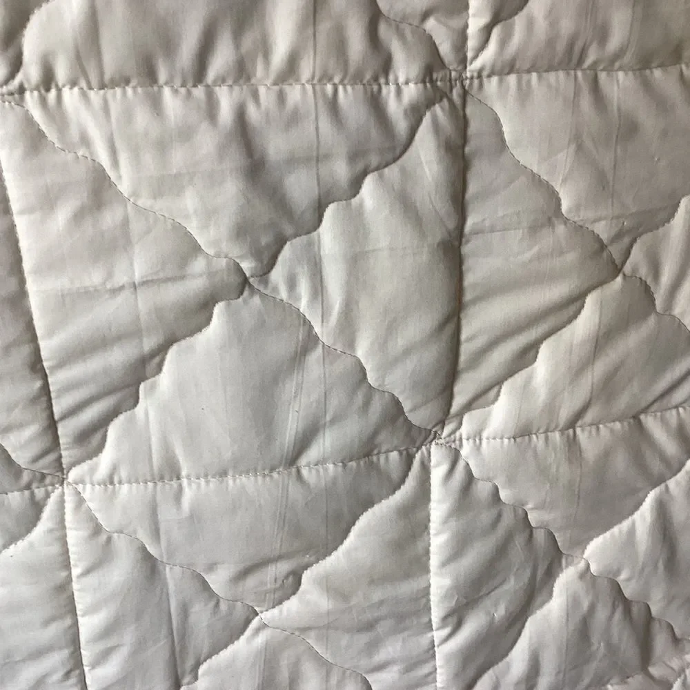 NWT Hand Crafted Gorgeous Shades of Purple, Cream and Gold Hydrangea Print Quilt